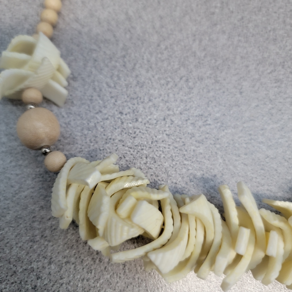 Shell Necklace - Picture 3 of 4
